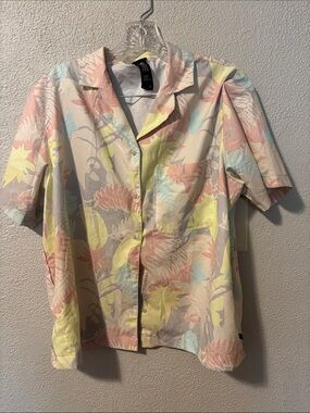 Mountain hardwear women’s button down shirt